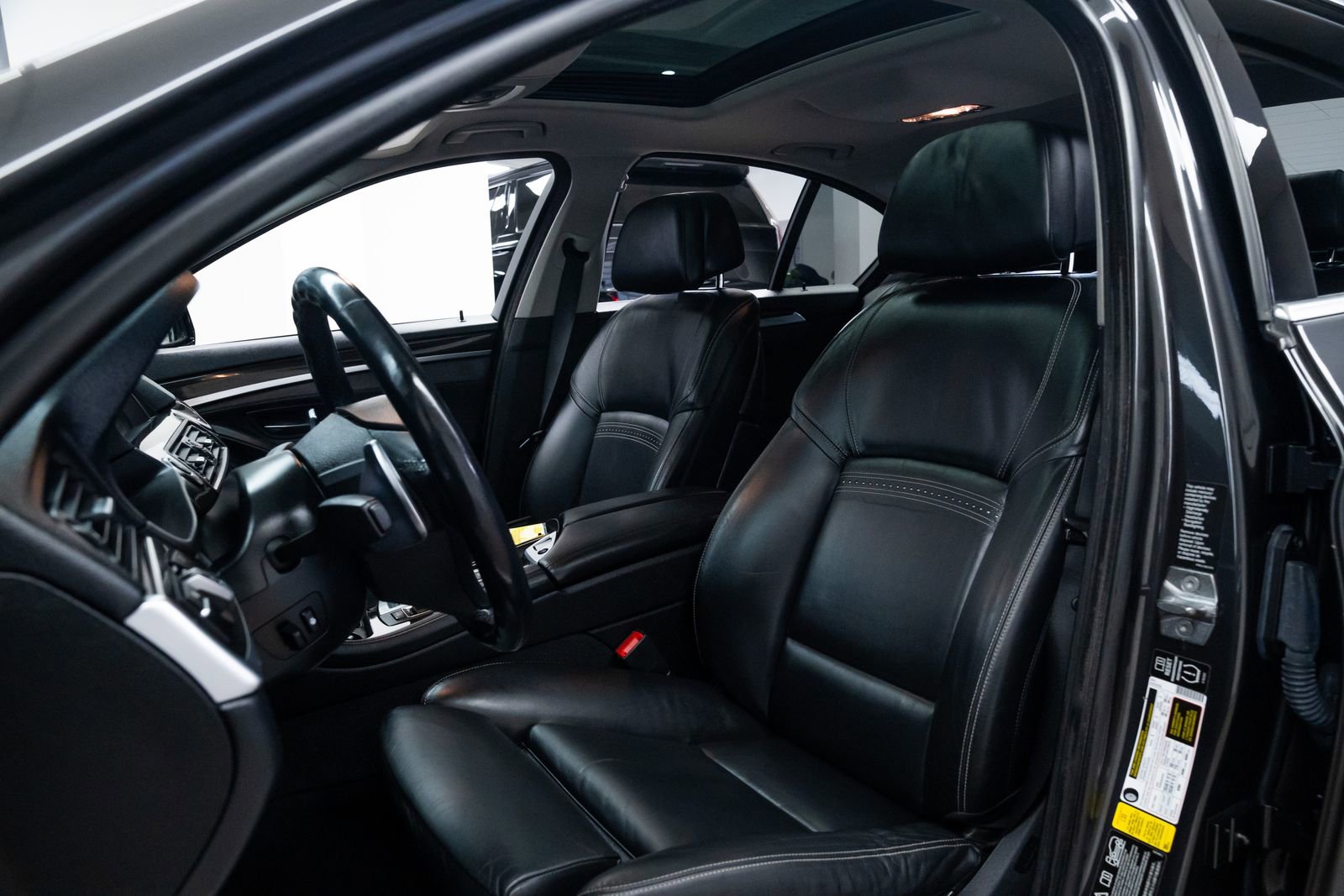 Used 2015 BMW 550i xDrive Sedan image 18