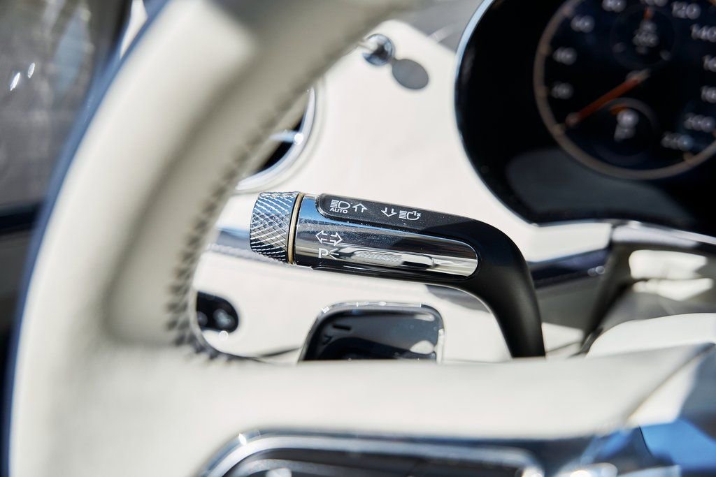 Used 2024 Bentley Flying Spur V8 image 56