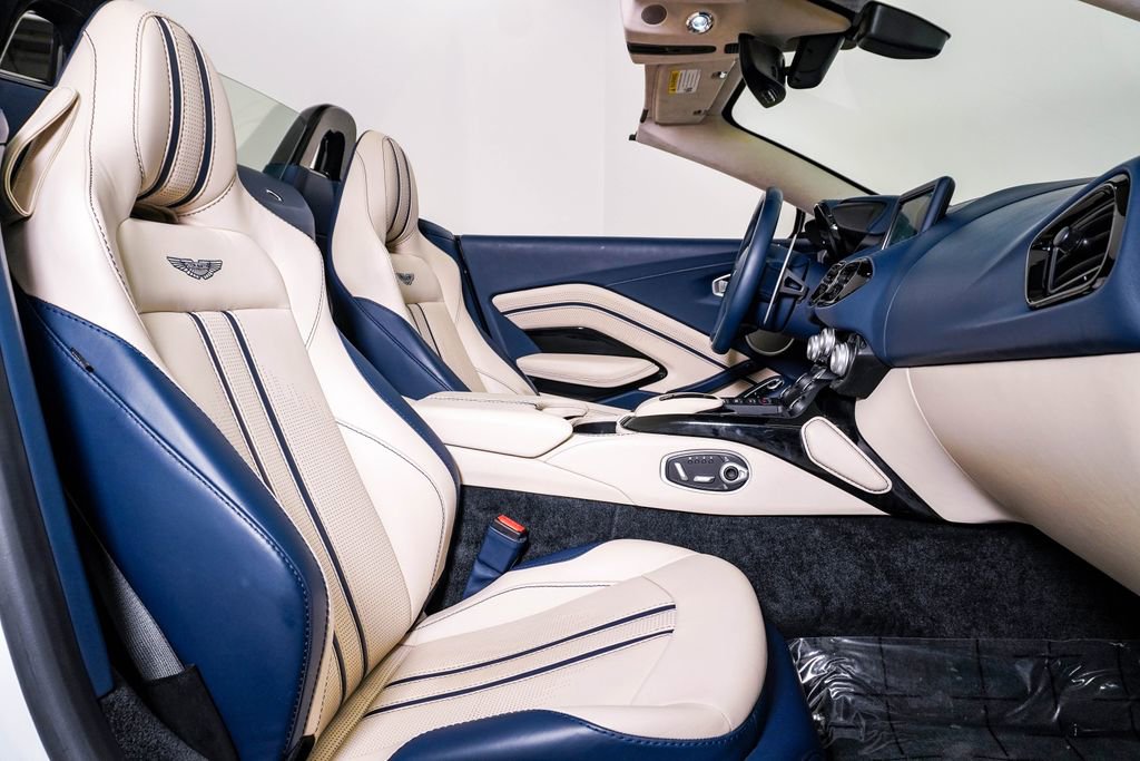 Used 2022 Aston Martin V8 Vantage Roadster RWD image 20