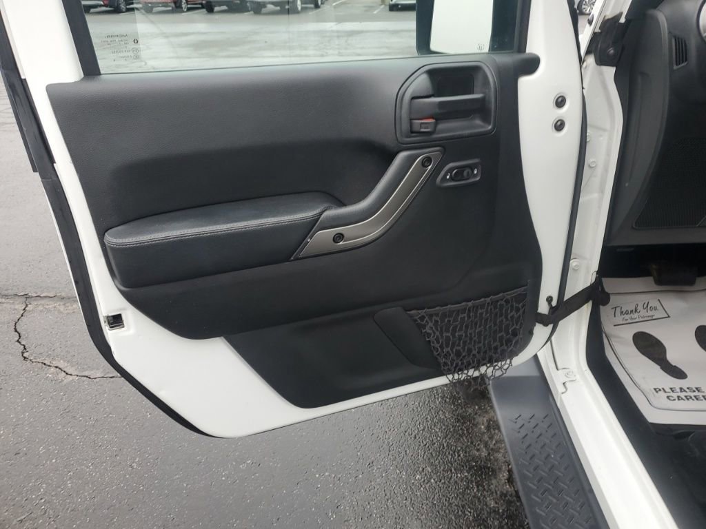 Used 2018 Jeep Wrangler Unlimited Sahara image 11