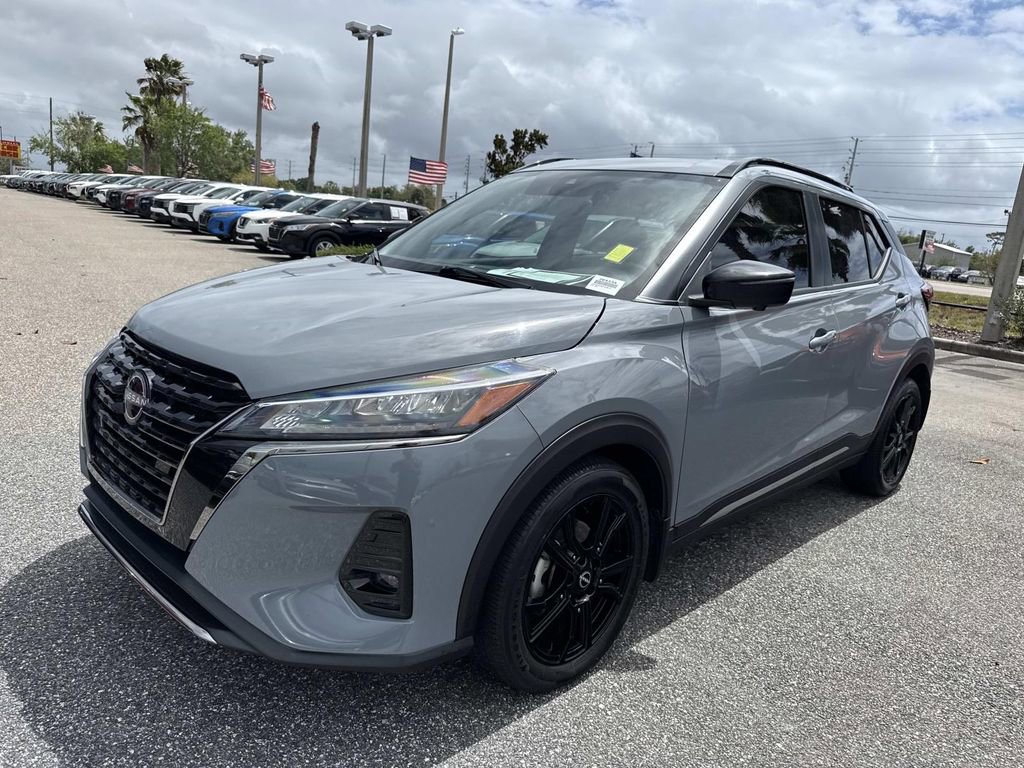 Used 2023 Nissan Kicks SR w/ SR Premium Package FWD image 8
