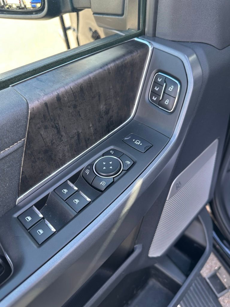 Used 2023 Ford F250 Lariat w/ Lariat Ultimate Package AWD/4WD image 12