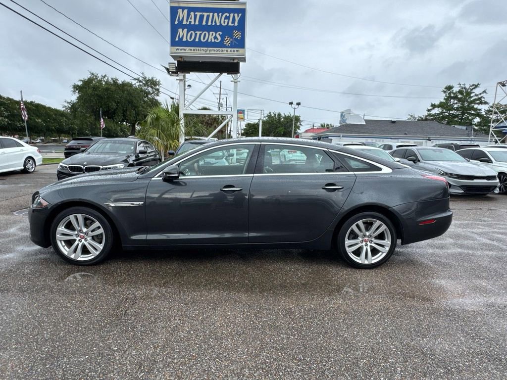 Used 2016 Jaguar XJ L Portfolio RWD image 4
