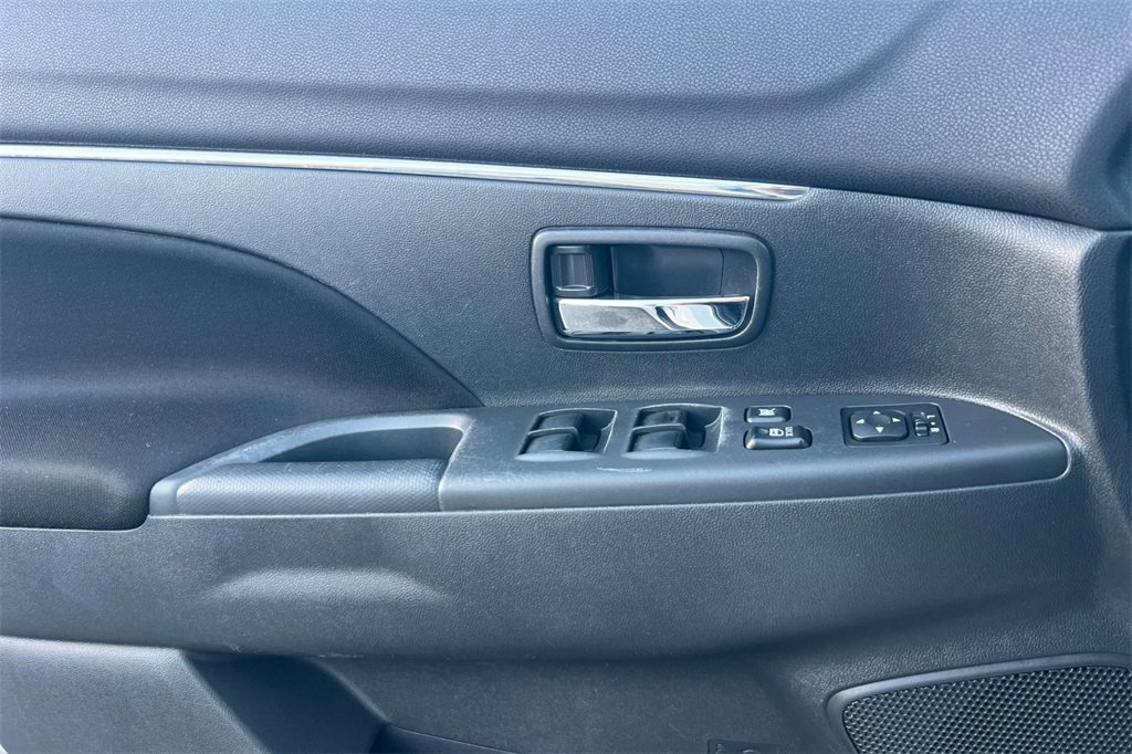 Used 2020 Mitsubishi Outlander Sport ES image 13