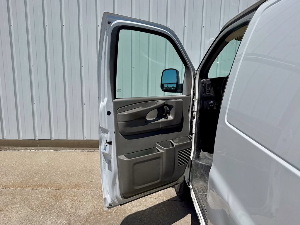 Used 2014 GMC Savana 2500 RWD image 12
