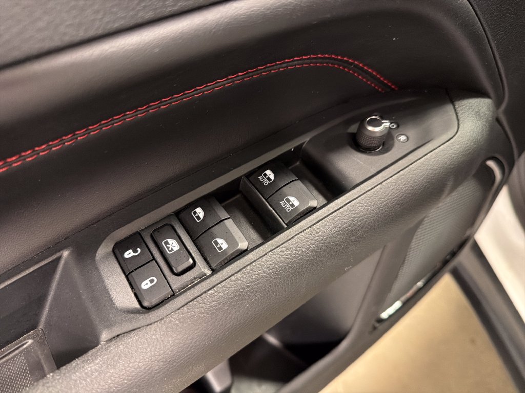 Used 2025 Jeep Compass Trailhawk AWD/4WD image 21