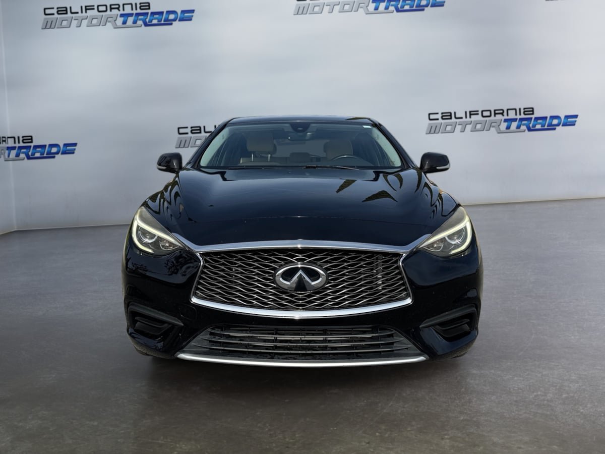Used 2018 INFINITI QX30 w/ Cargo Package FWD image 2