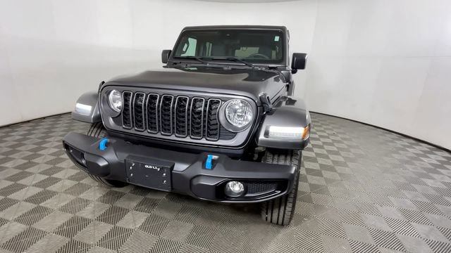 Used 2024 Jeep Wrangler Unlimited w/ Convenience Group AWD/4WD image 12