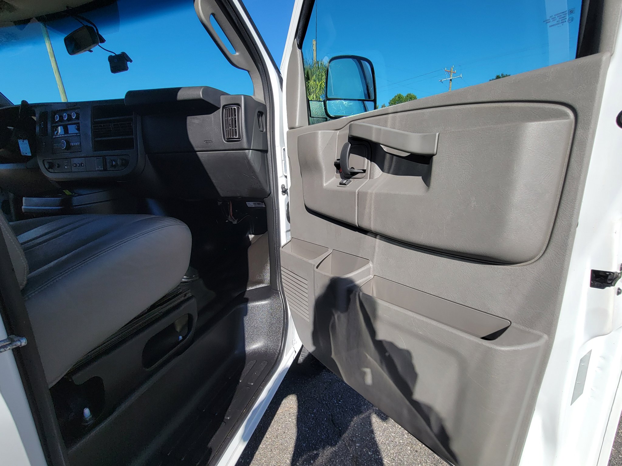 Used 2018 Chevrolet Express 2500 w/ Enhanced Convenience Package image 40