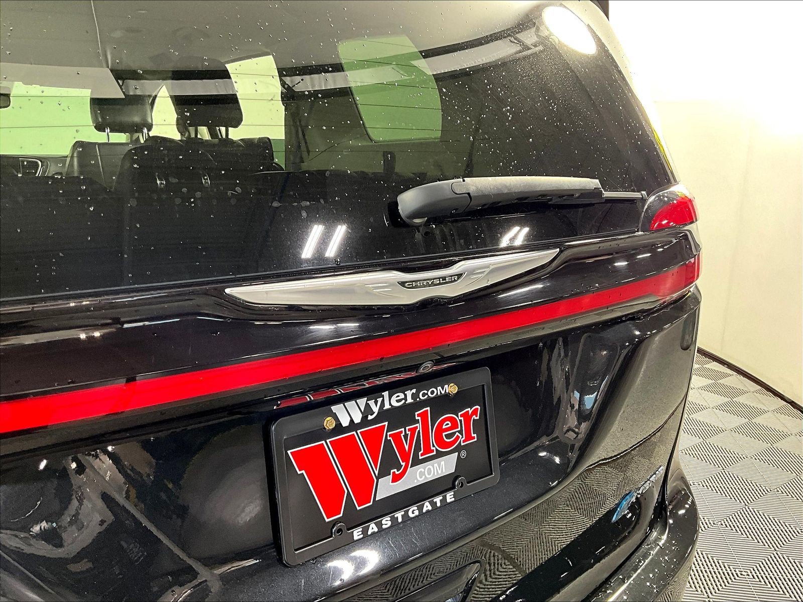 Used 2022 Chrysler Pacifica Touring-L FWD image 21
