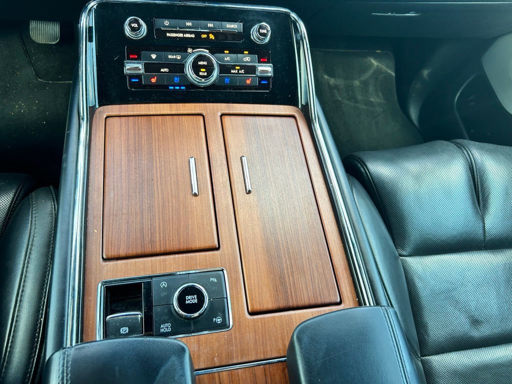 Used 2019 Lincoln Navigator L Reserve AWD/4WD image 27