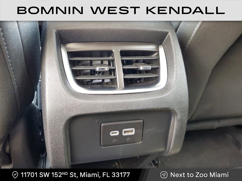 Used 2020 Chevrolet Blazer LT image 17