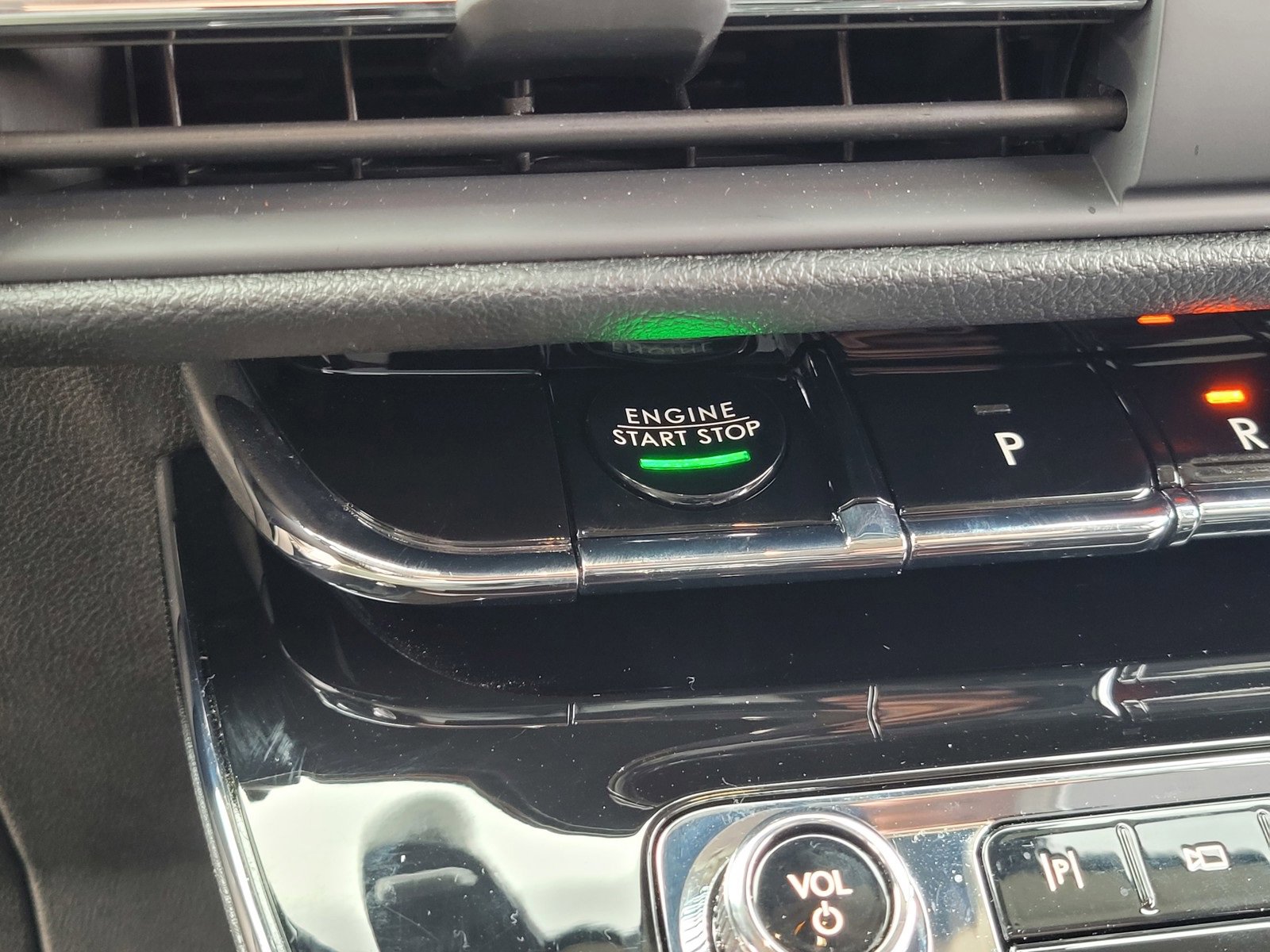 Used 2025 Lincoln Corsair FWD image 25