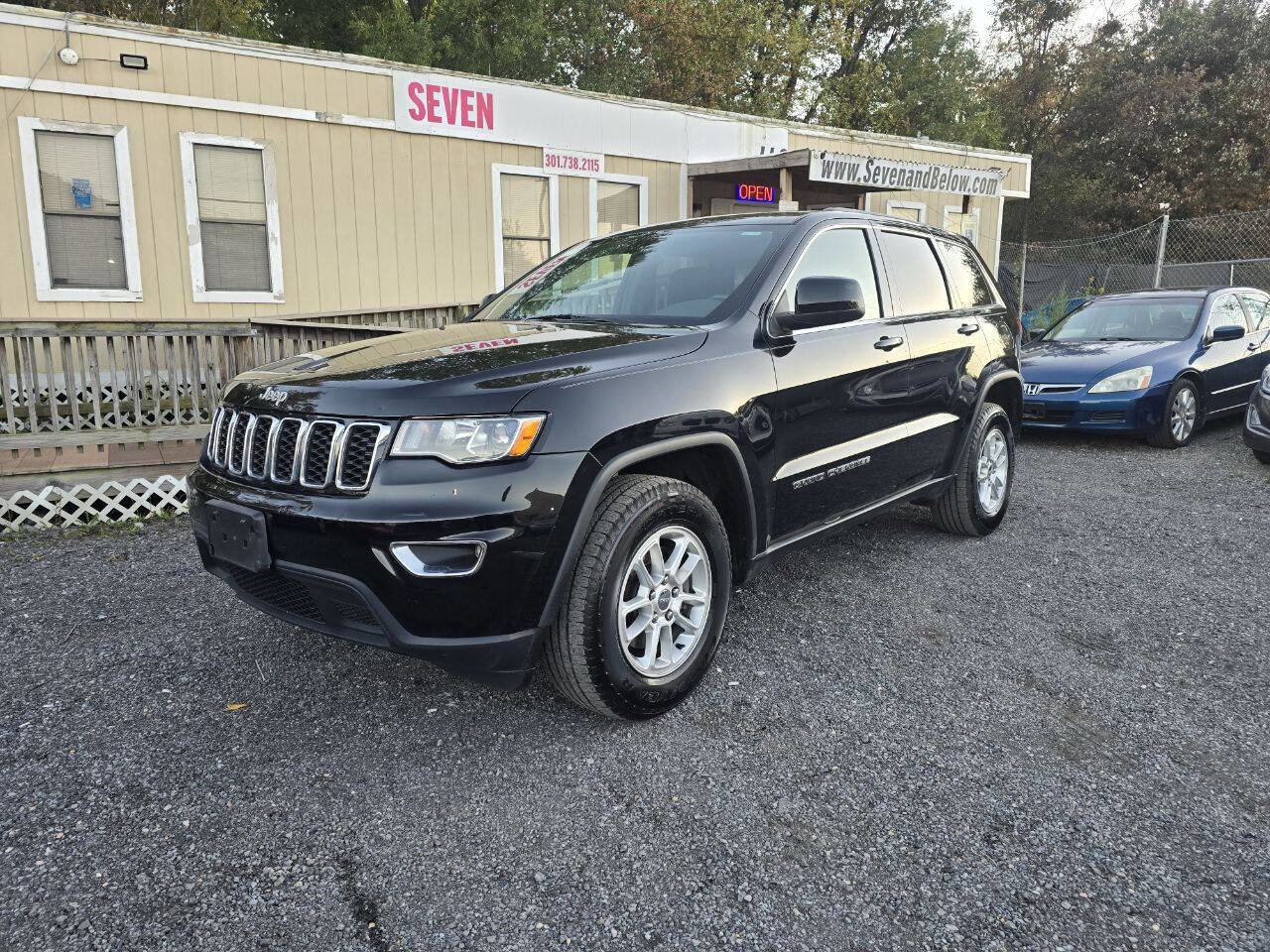 Used 2018 Jeep Grand Cherokee Laredo image 4