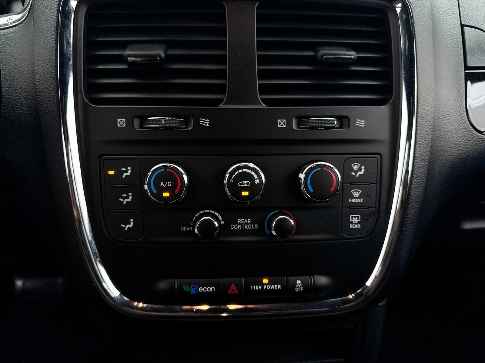 Used 2017 Dodge Grand Caravan SE FWD image 19