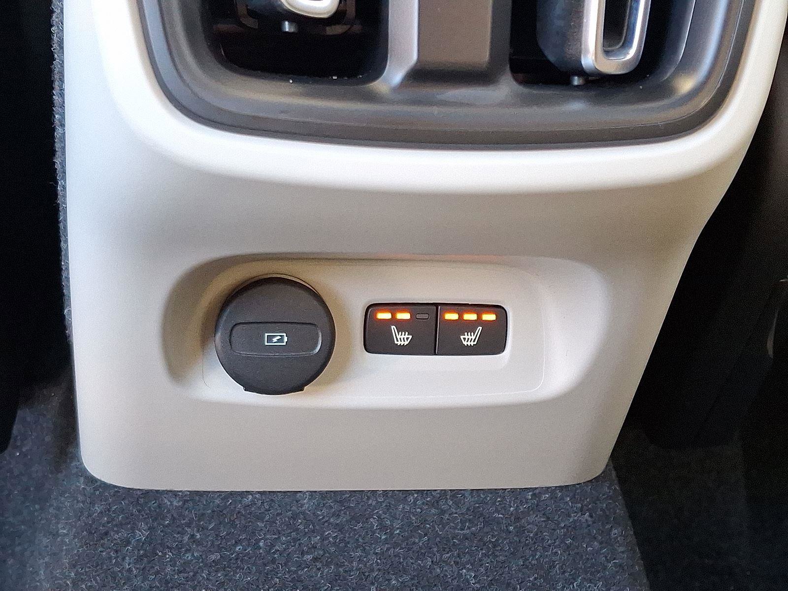 Certified 2023 Volvo XC40 B4 Plus w/ Climate Package image 11