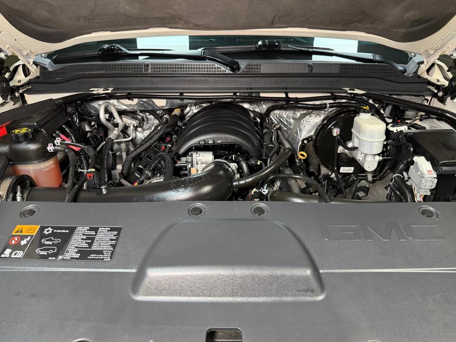 Used 2015 GMC Yukon Denali w/ Premium Package AWD/4WD image 53