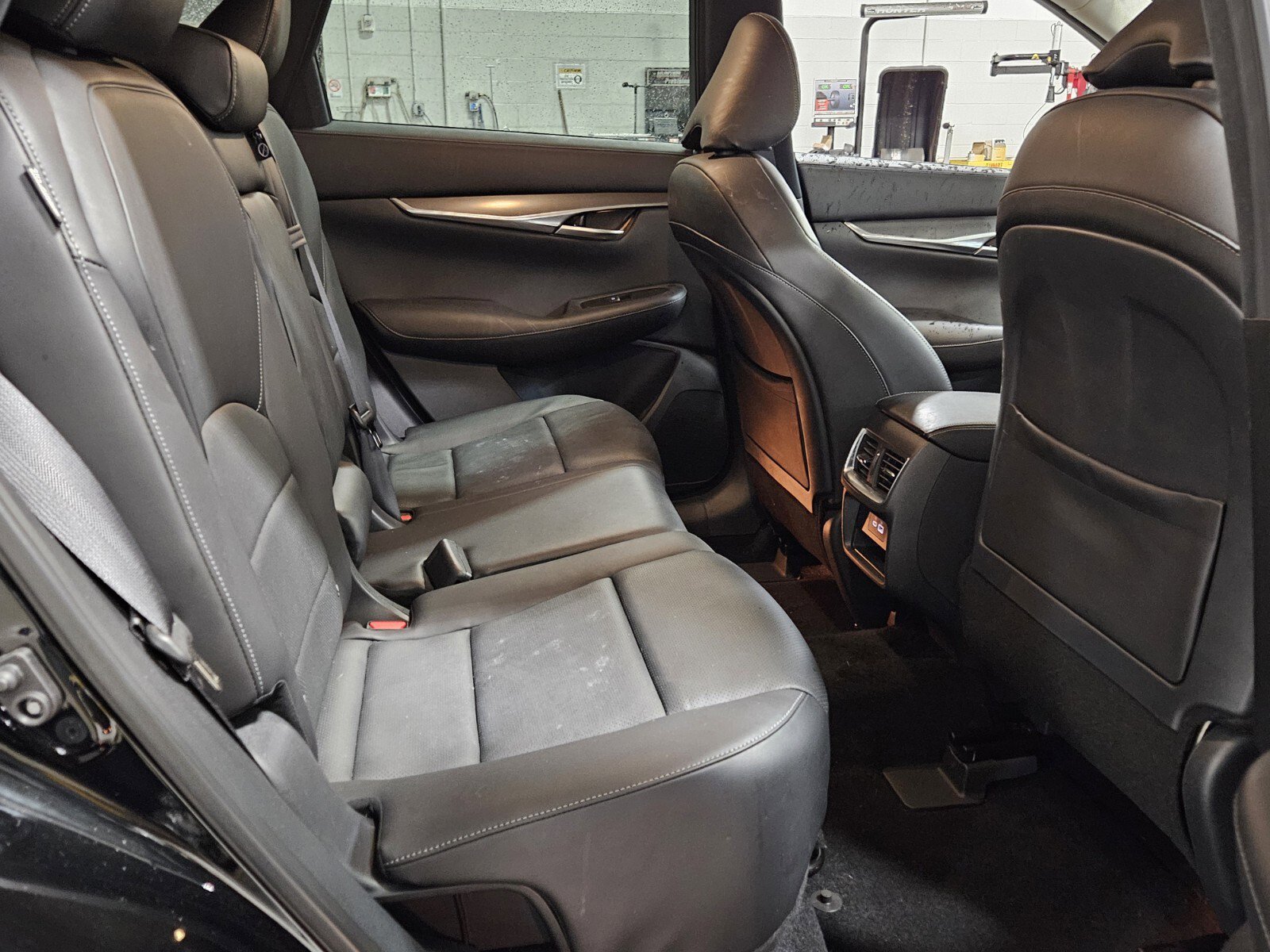 Certified 2025 INFINITI QX50 Luxe w/ Accent Package image 12