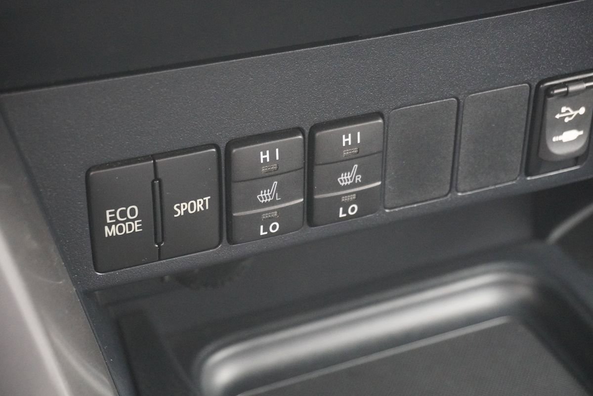 Used 2016 Toyota RAV4 Limited FWD image 31