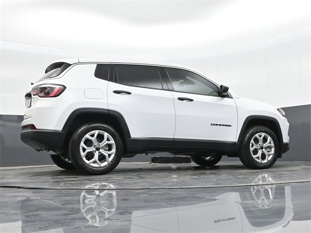Used 2025 Jeep Compass Sport image 38