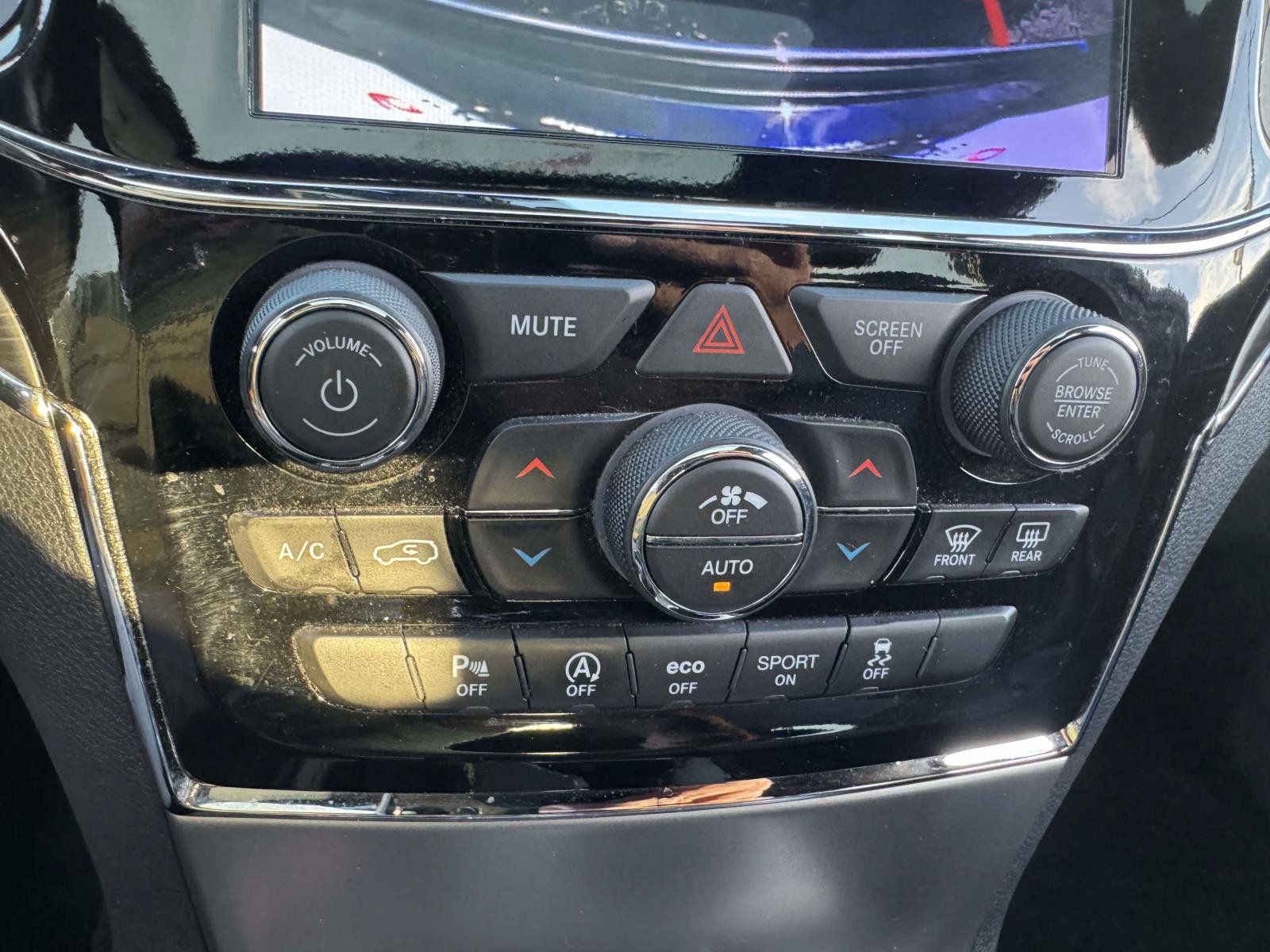 Used 2020 Jeep Grand Cherokee Limited AWD/4WD image 33