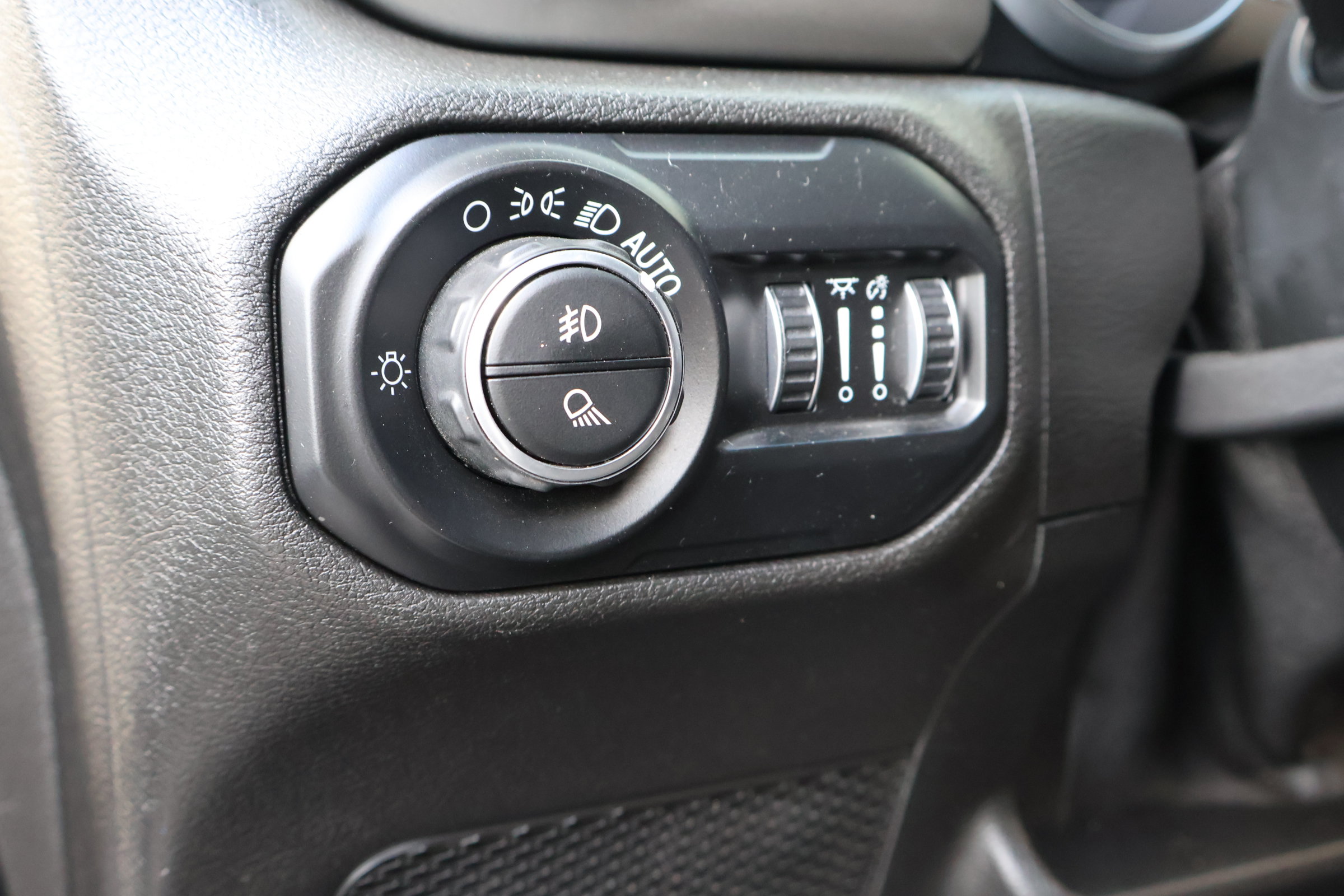 Used 2020 Jeep Gladiator Overland AWD/4WD image 22