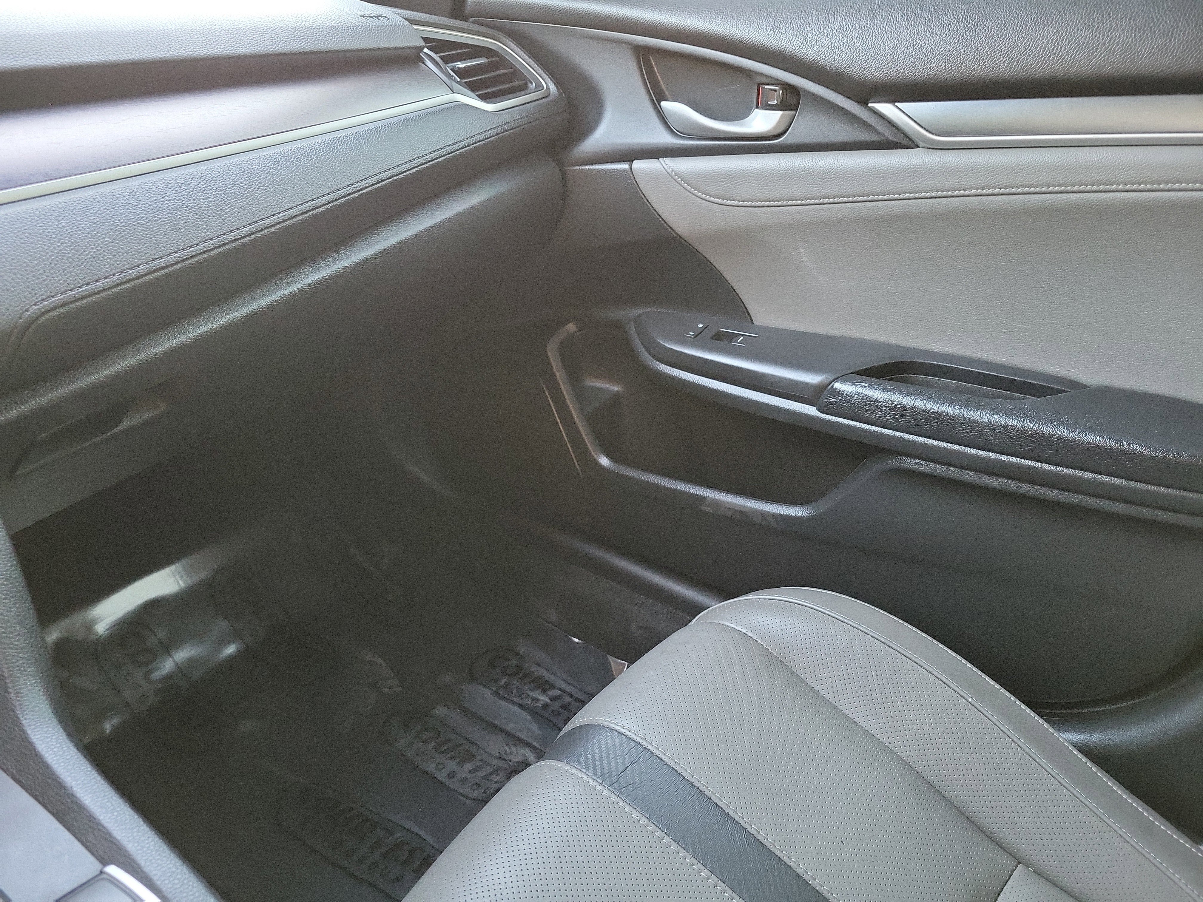 Used 2018 Honda Civic EX-L image 21