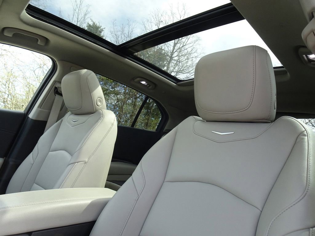 Certified 2023 Cadillac XT4 Luxury w/ Cold Weather Package image 10