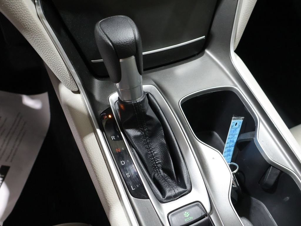 Used 2019 Honda Accord EX image 32