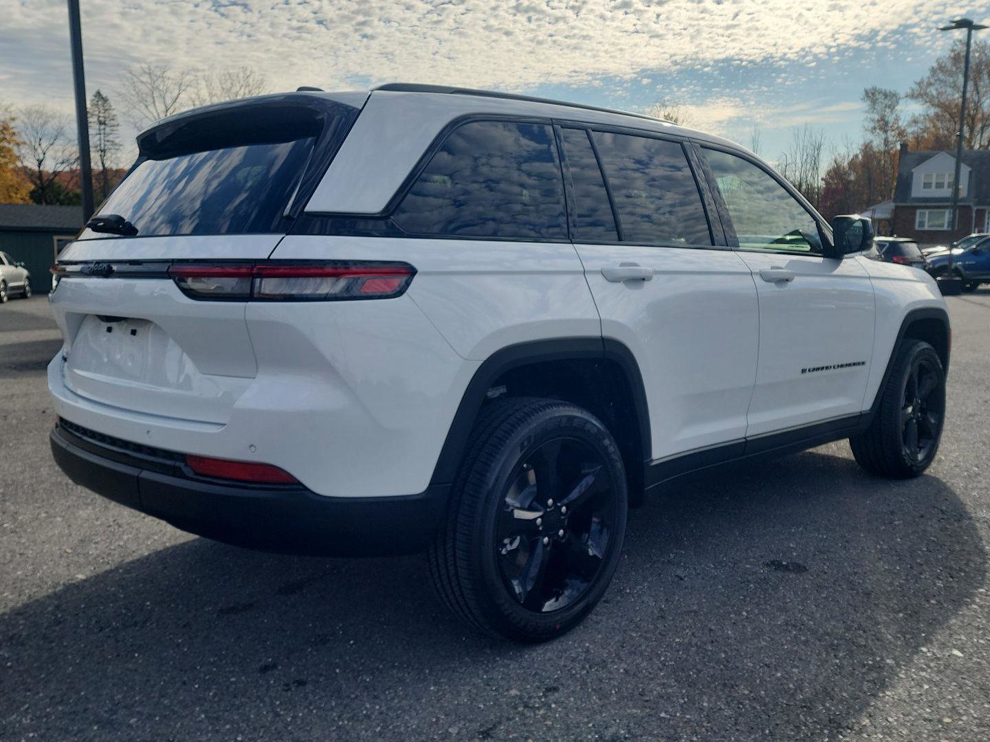 New 2025 Jeep Grand Cherokee Altitude image 5