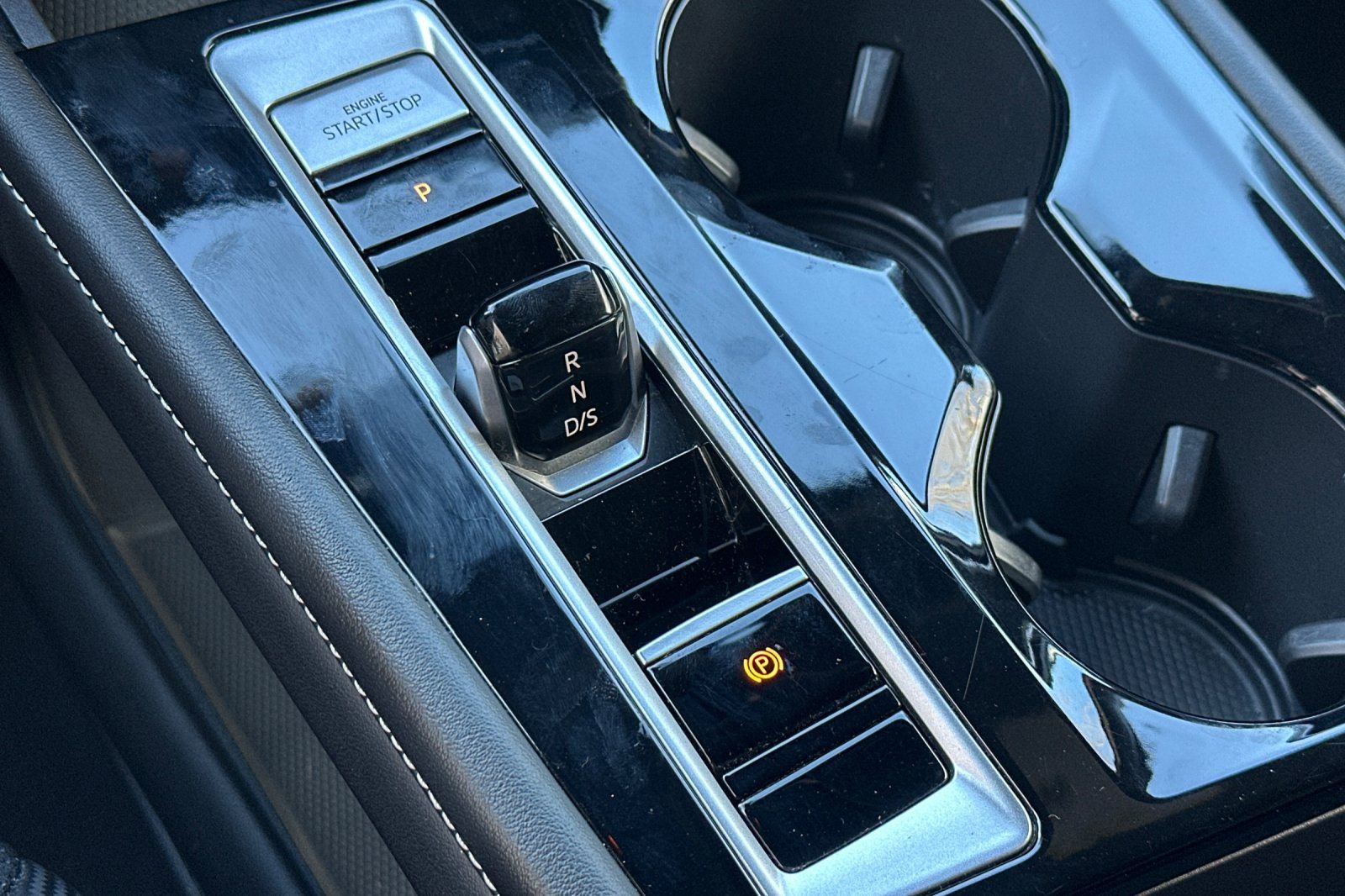 Used 2024 Volkswagen Atlas Cross Sport SE image 33