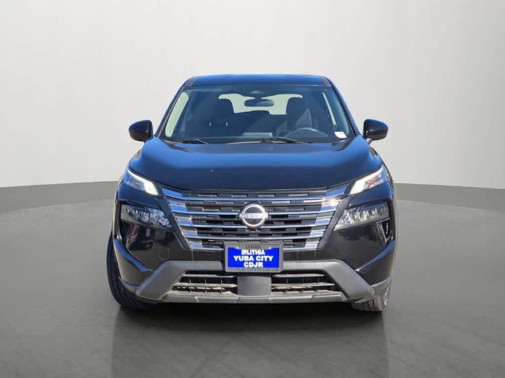 Used 2024 Nissan Rogue SV FWD image 2