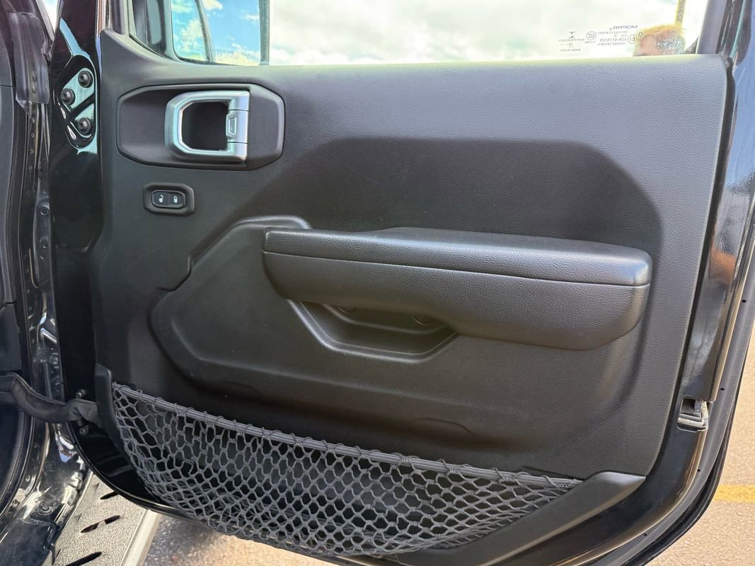 Used 2018 Jeep Wrangler Unlimited Rubicon image 30