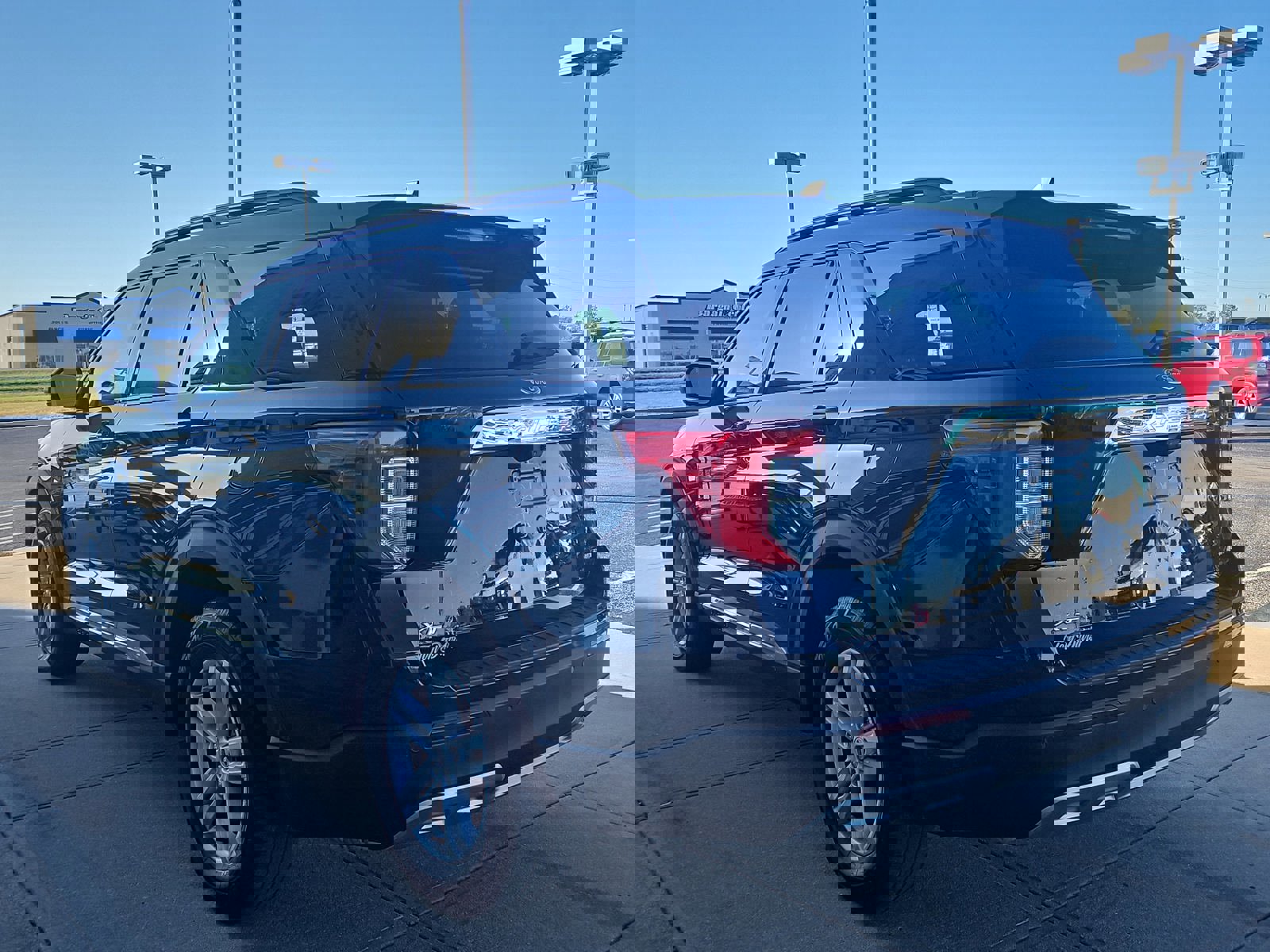 Used 2024 Ford Explorer XLT w/ Equipment Group 202A image 3