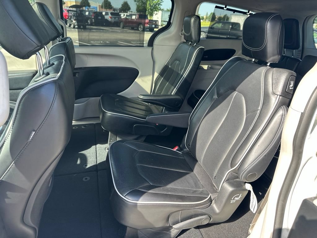 Used 2023 Chrysler Pacifica Limited FWD image 15