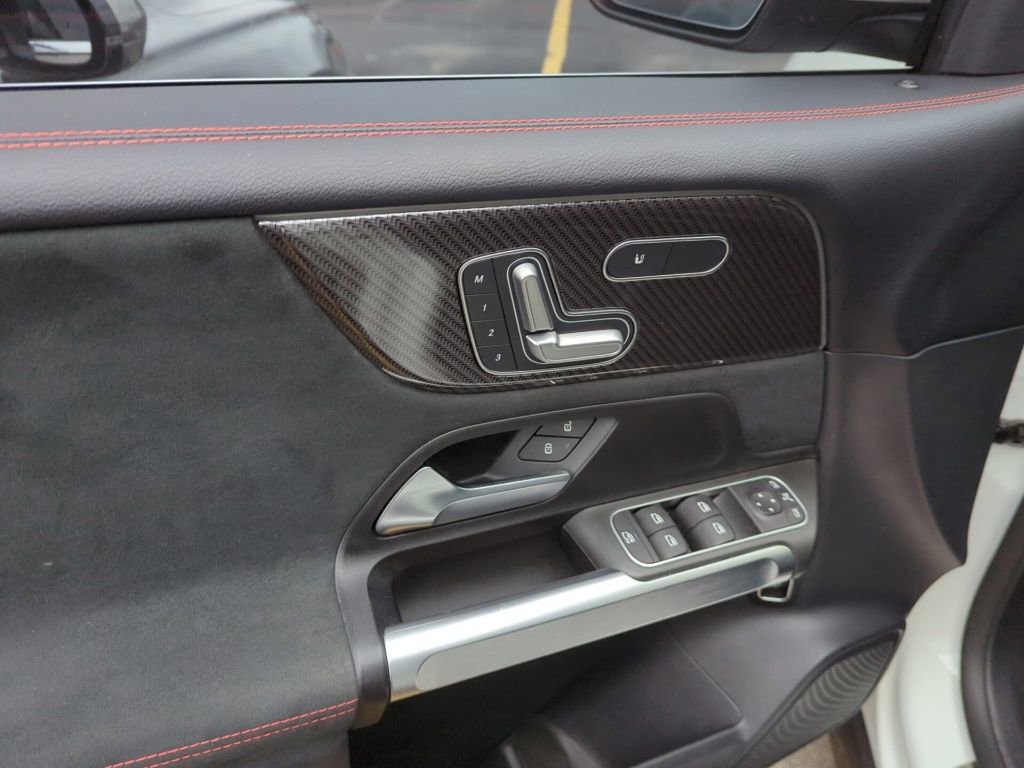 Used 2021 Mercedes-Benz GLB 250 4MATIC image 8