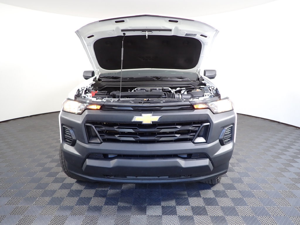 Used 2025 Chevrolet Colorado W/T AWD/4WD image 39