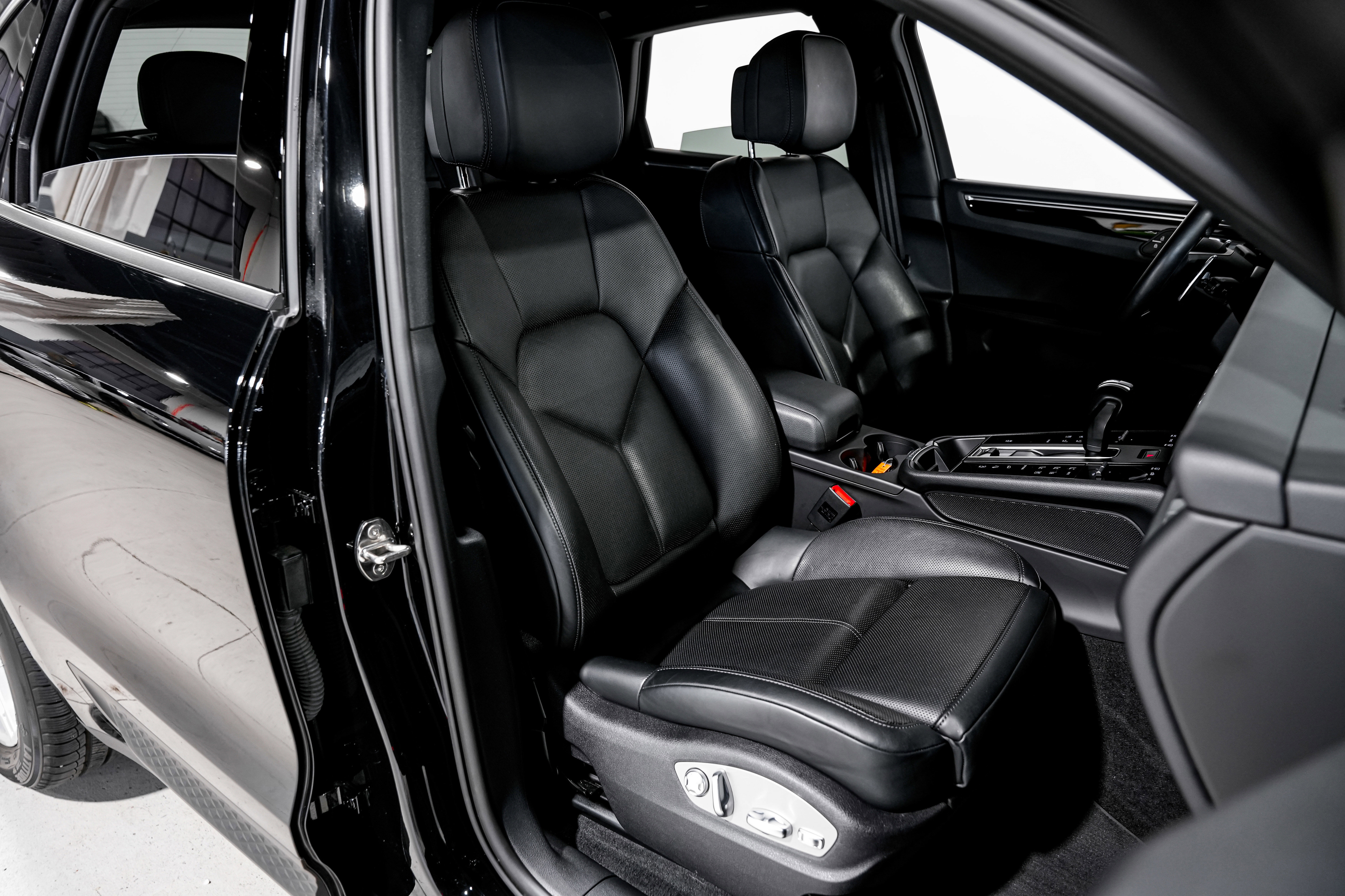 Used 2024 Porsche Macan image 22