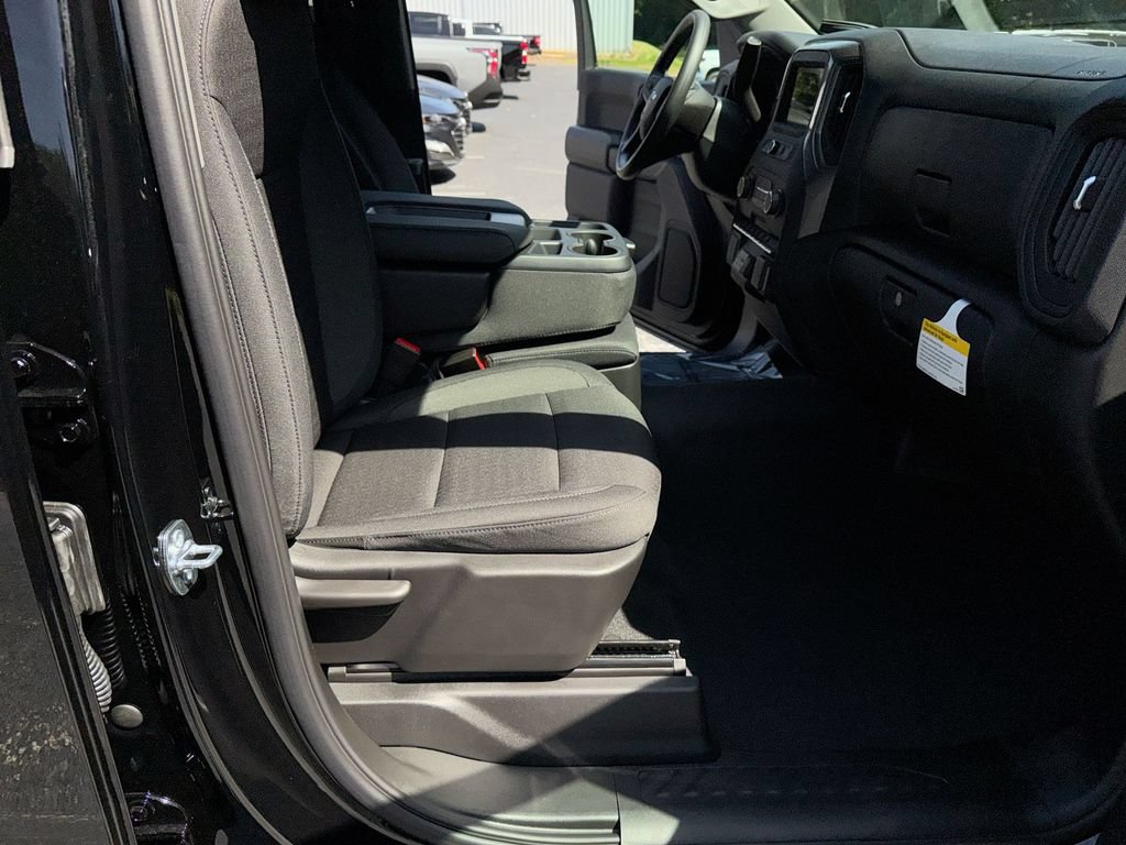 New 2026 Chevrolet Silverado 1500 Custom w/ LPO, Dark Essentials Package RWD image 32