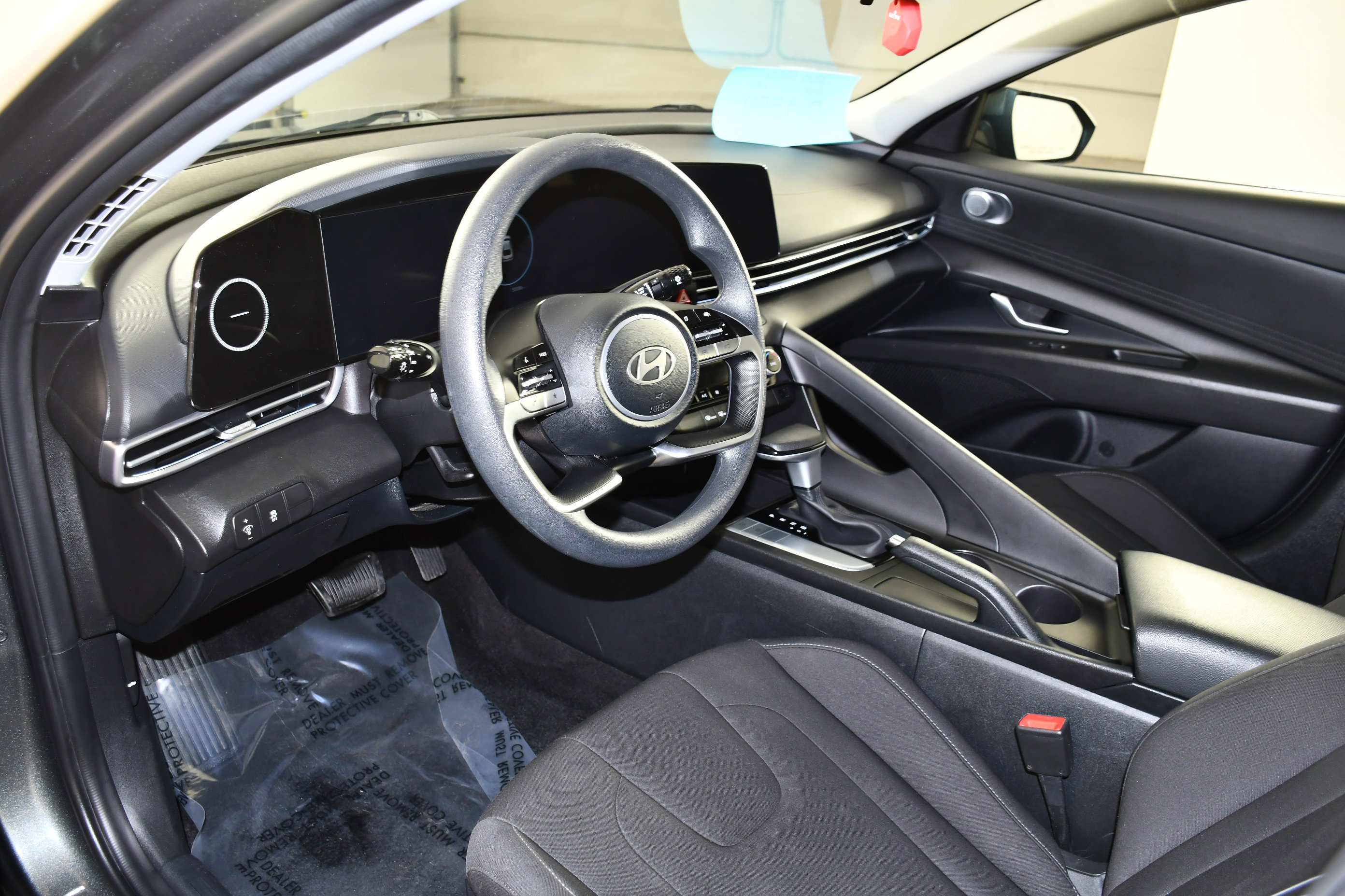 Used 2024 Hyundai Elantra SEL FWD image 2