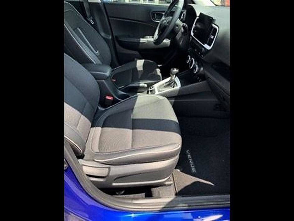 Used 2024 Hyundai Venue Limited FWD image 11