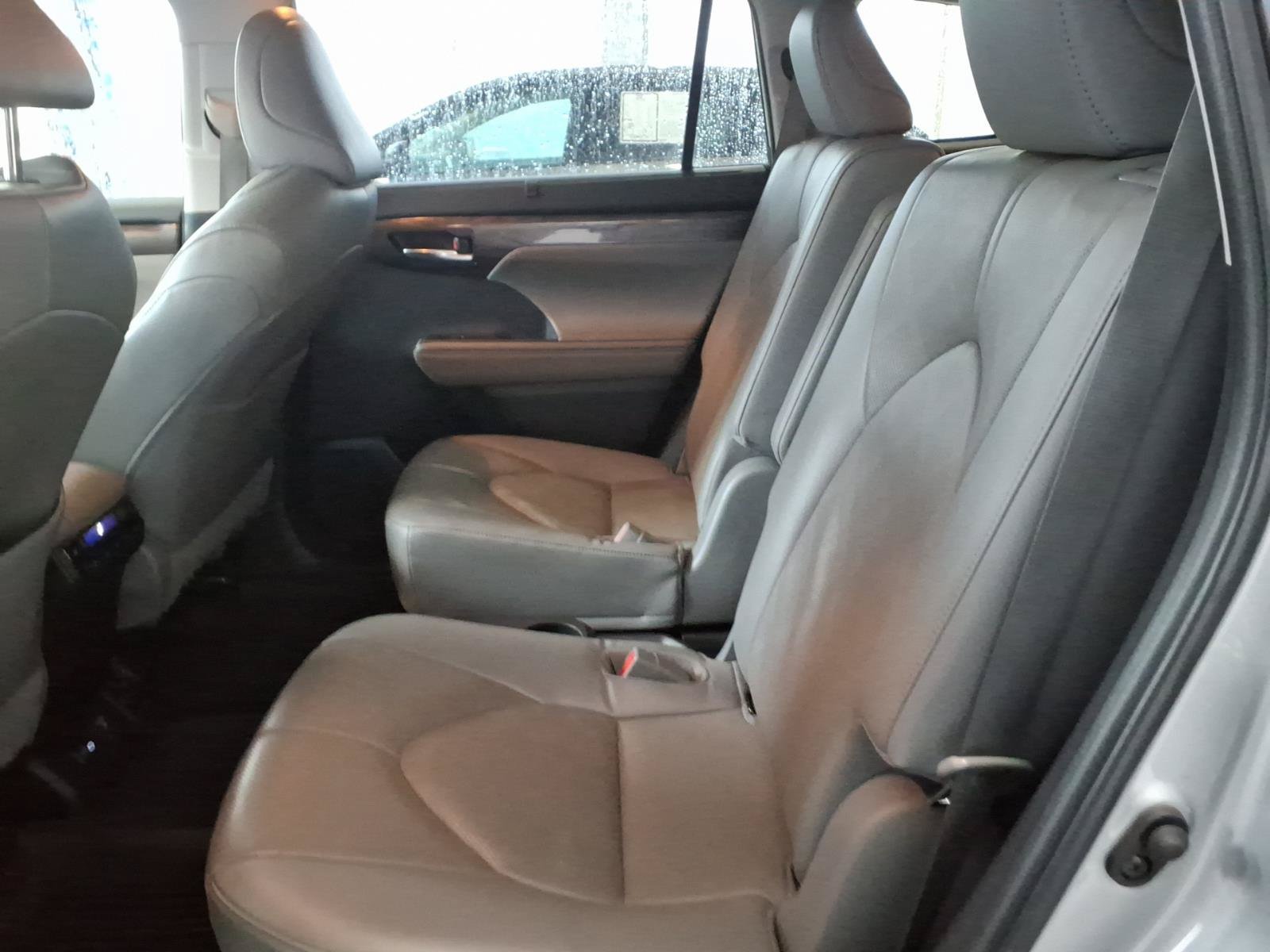 Used 2023 Toyota Highlander Platinum AWD/4WD image 13