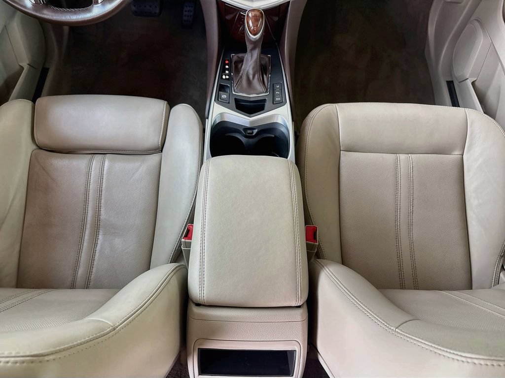 Used 2015 Cadillac SRX Luxury w/ Driver Awareness Package FWD image 16