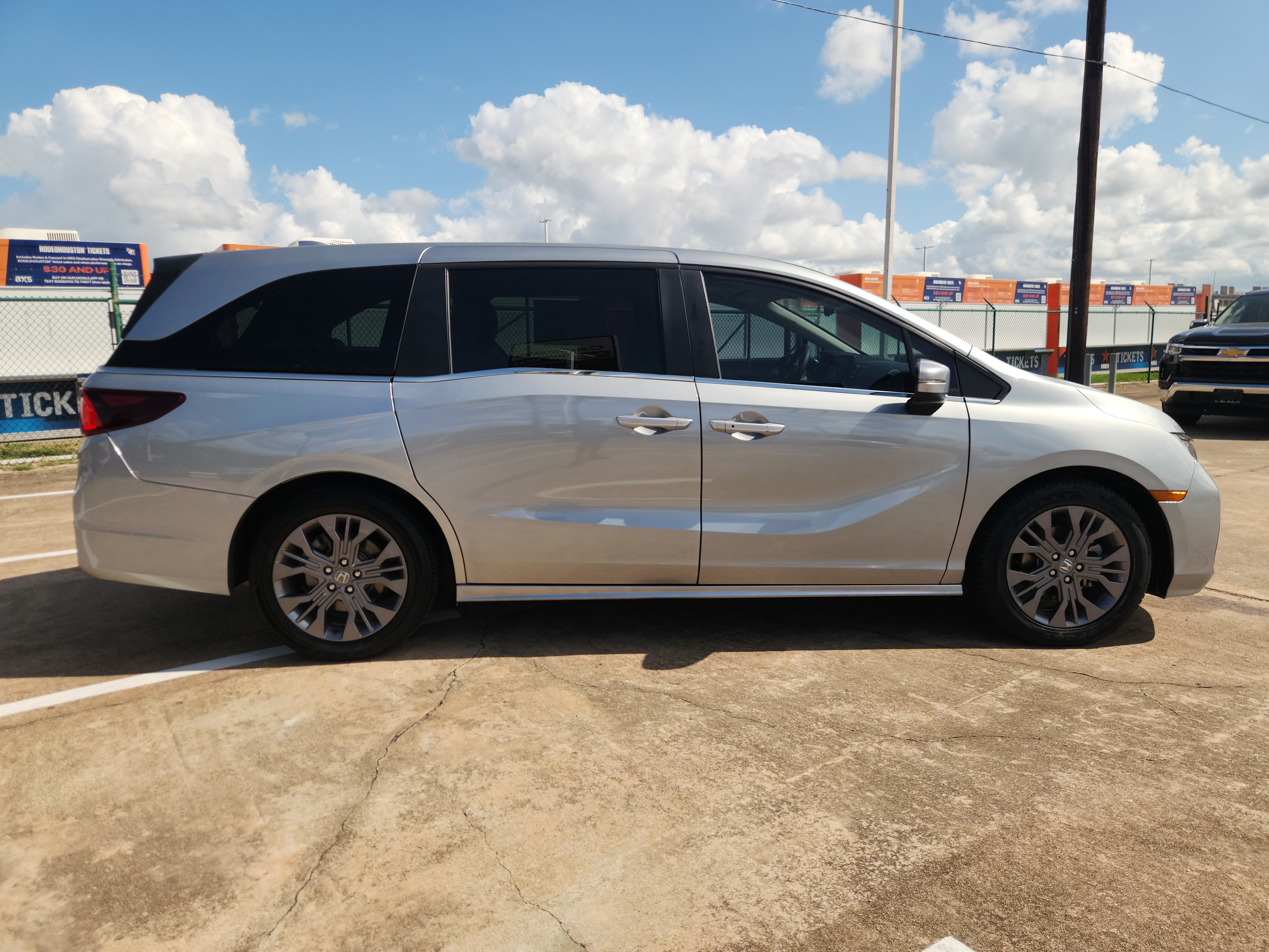 Used 2025 Honda Odyssey Touring image 5