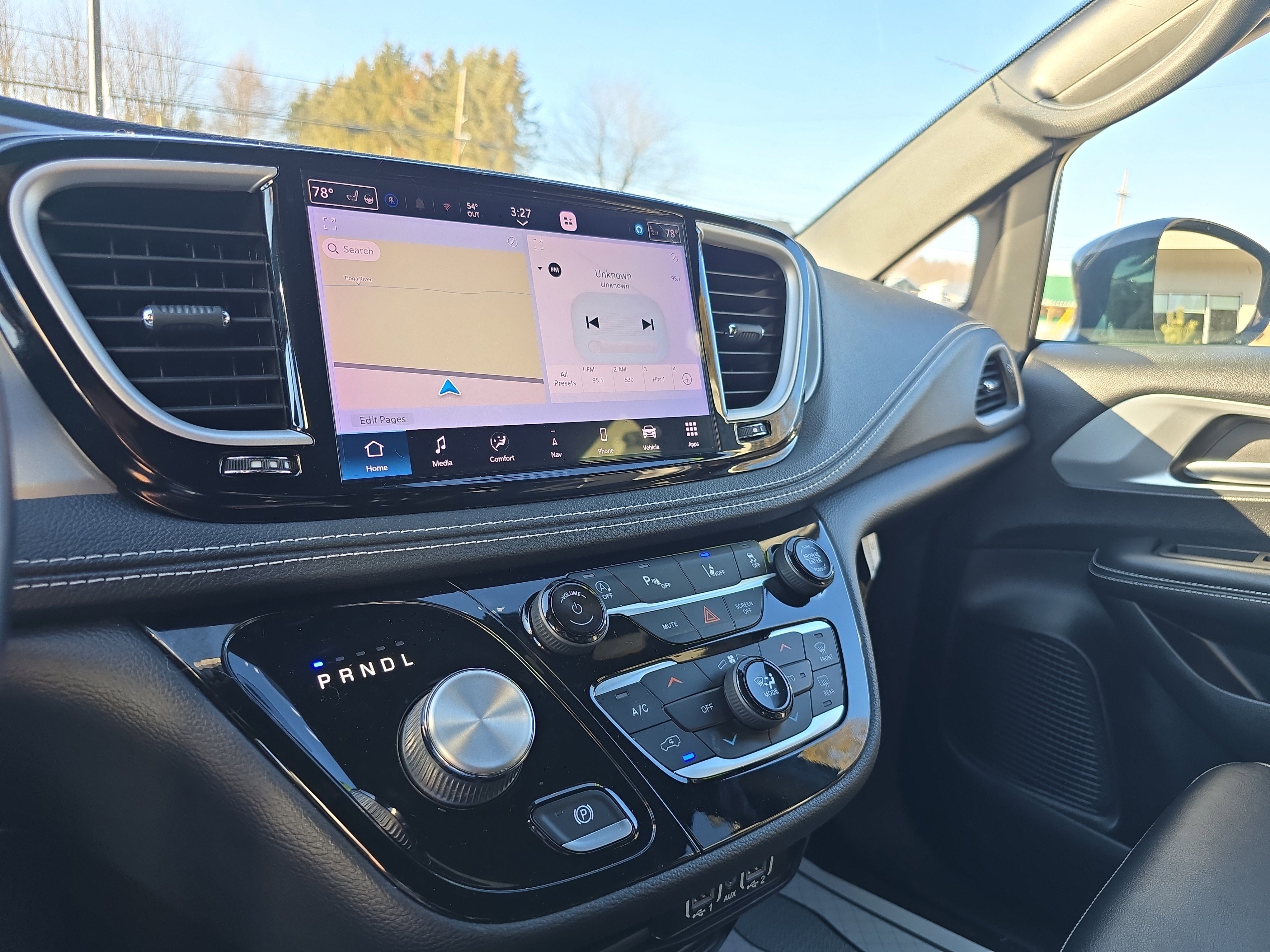 Used 2021 Chrysler Pacifica Touring-L w/ S Appearance Package image 25