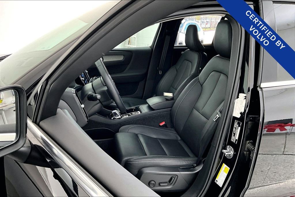 Certified 2025 Volvo XC40 B5 Plus image 34