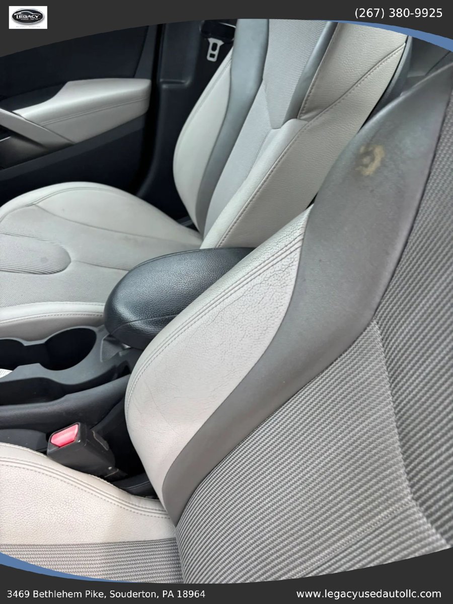 Used 2012 Hyundai Veloster w/ Style Pkg FWD image 19
