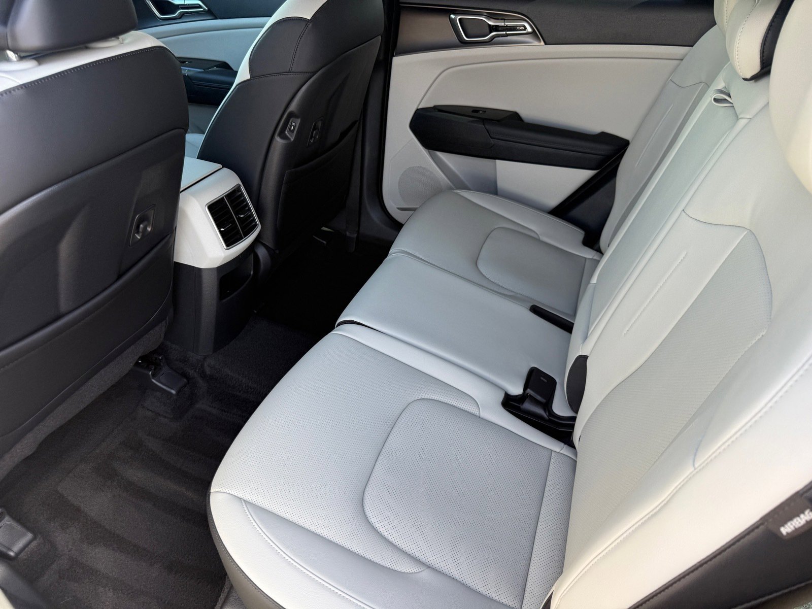 Used 2025 Kia Sportage EX image 27