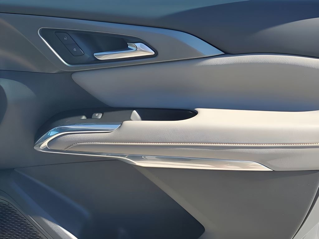 Used 2025 Chevrolet Traverse LT image 45