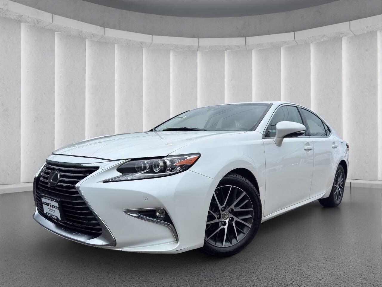 Used 2017 Lexus ES 350 w/ Luxury Package FWD image 1